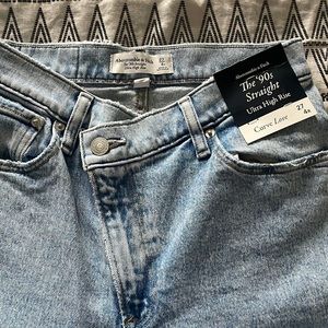 Abercrombie & Fitch The 90’s Straight Ultra High Rise. Curve Love